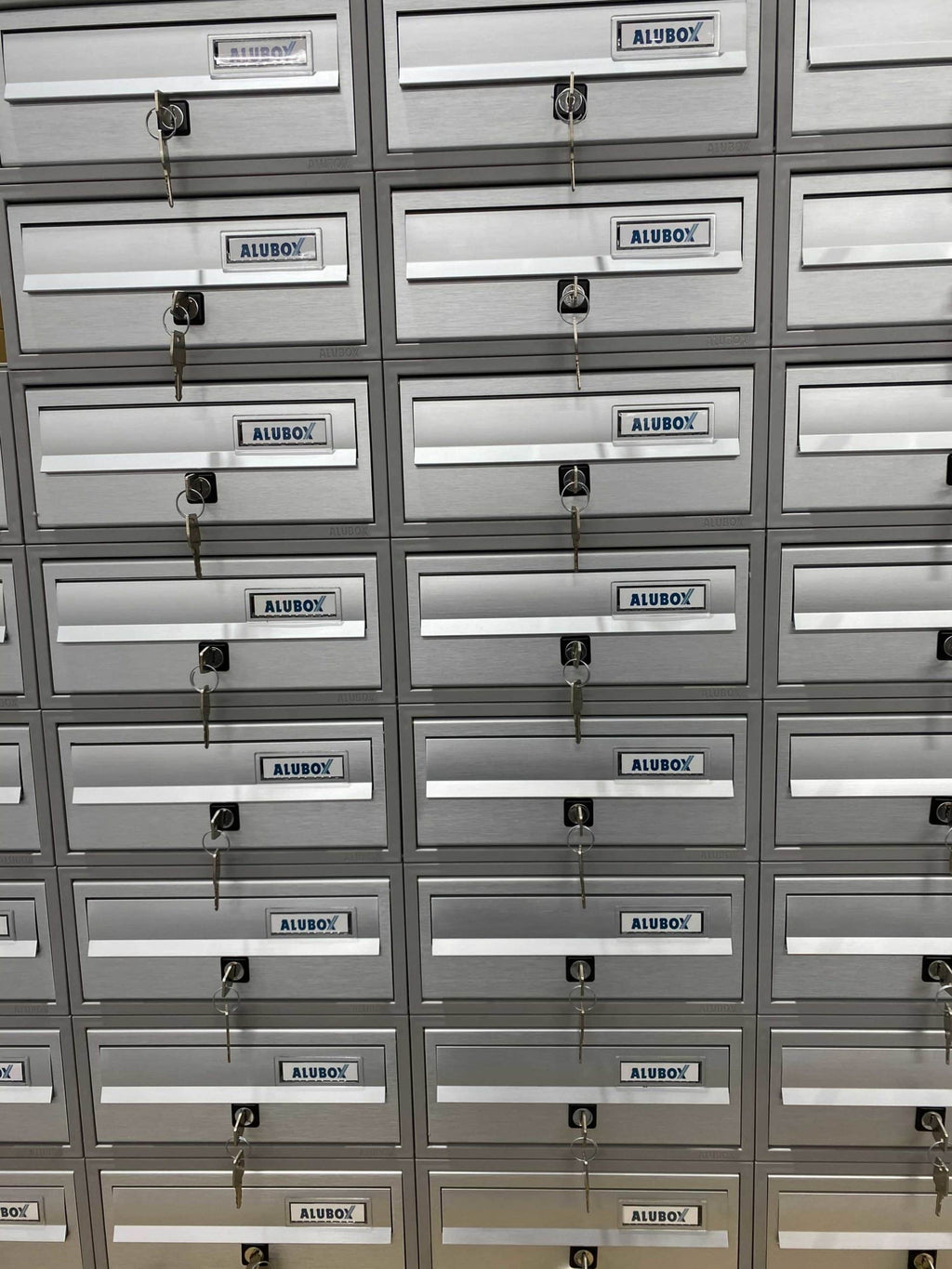Post Boxes for Flats Free Standing Internal Locking in Anodized Silver - Tocco Di Italia Modular 270