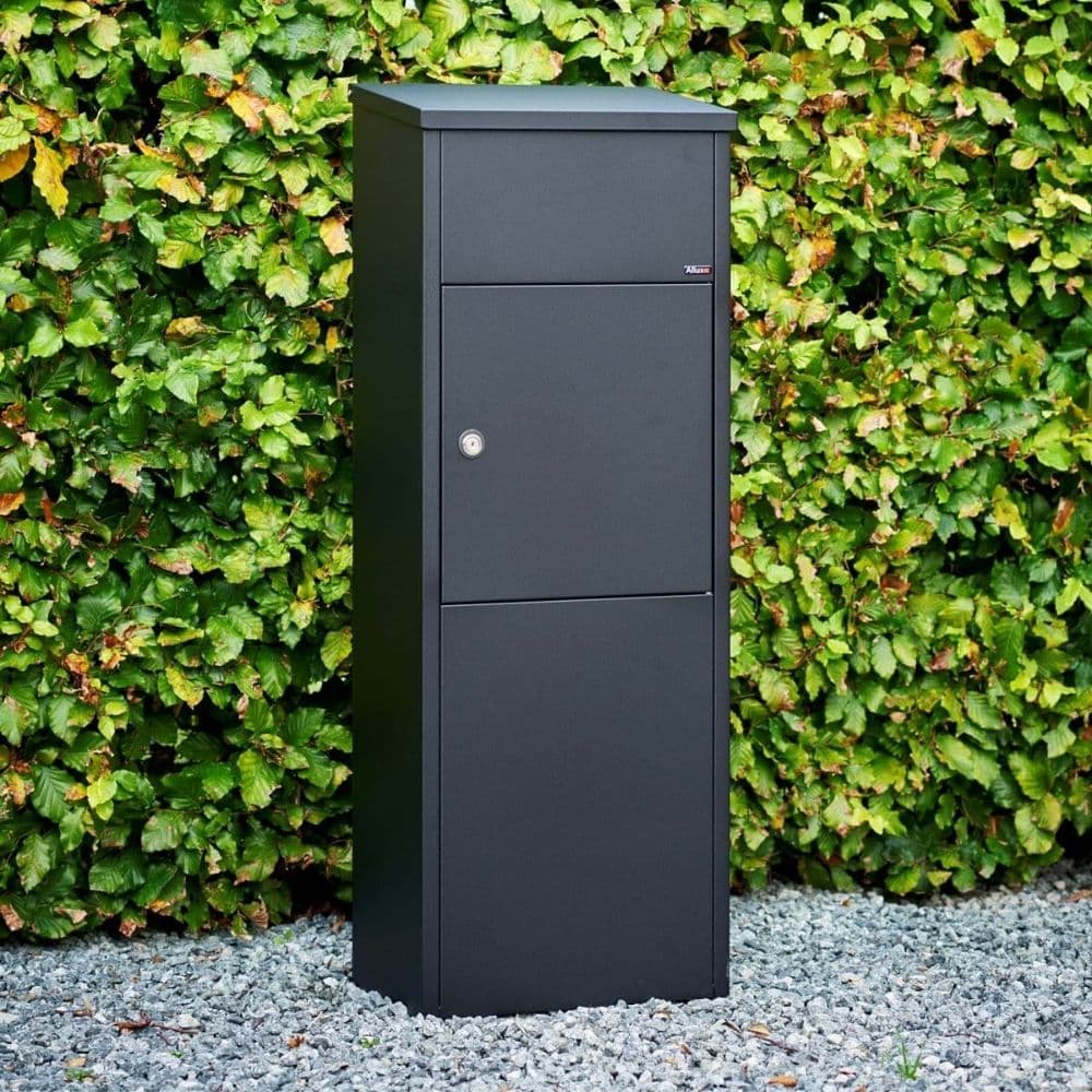 Free standing parcel box